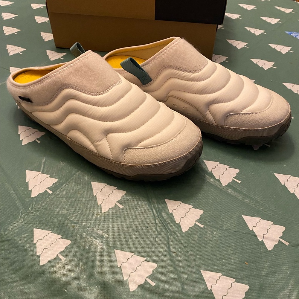 Teva Reember Terrain Mens 10/Womens 12 Birch color Brand new with box and tags